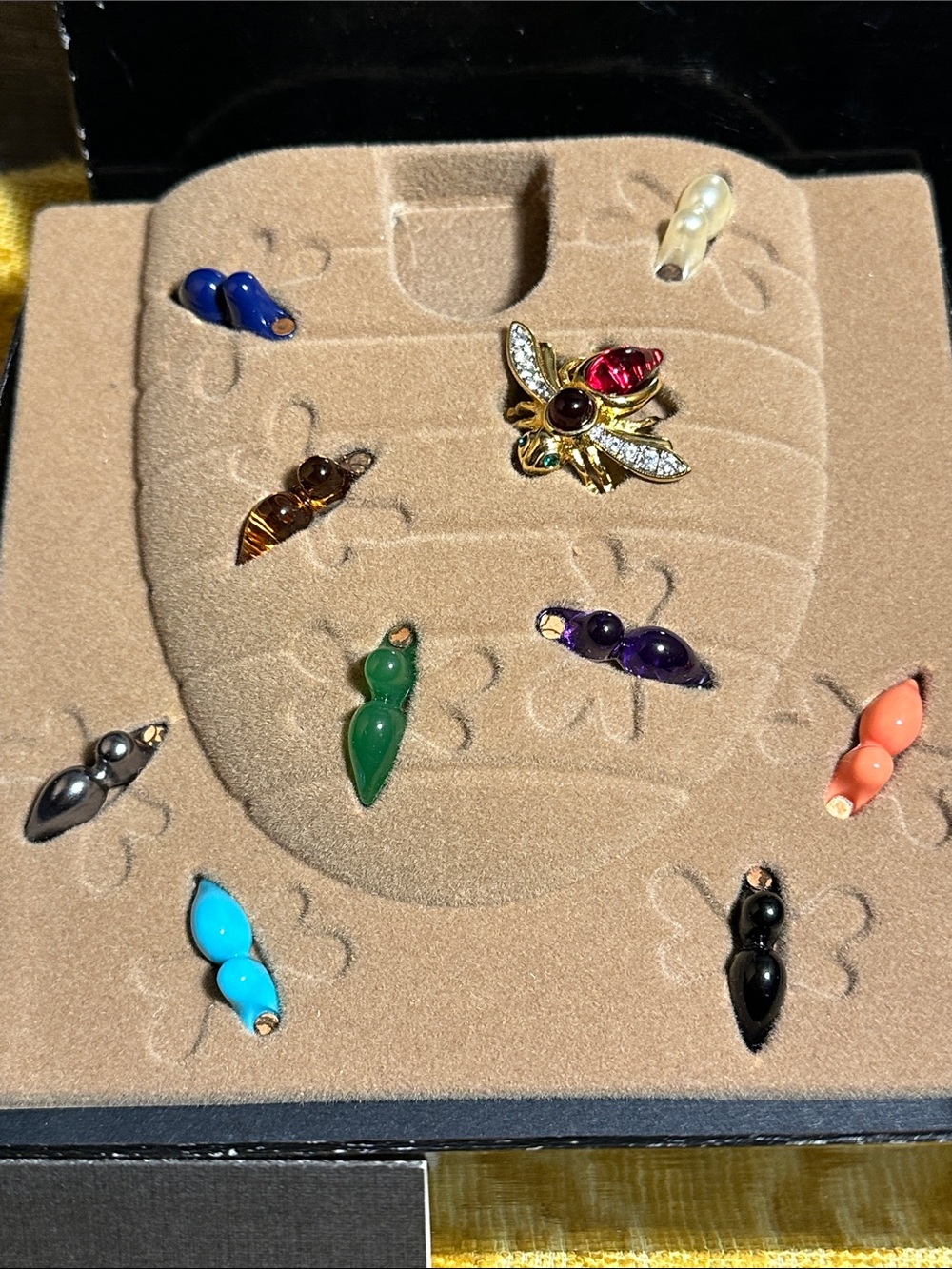 Vintage Joan Rivers’s Gold Bee Brooch 10pc set